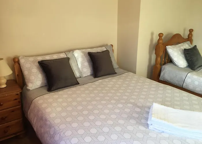 Проживание в семье Private Double & Twin Rahoon *