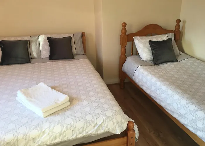 Private Double & Twin Rahoon Проживание в семье *